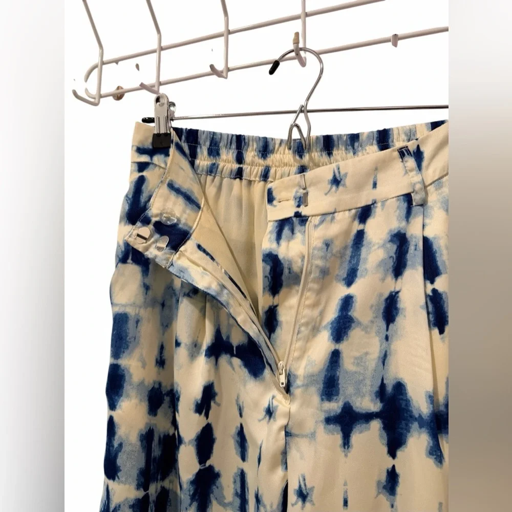 House of Harlow 1960 Tie Dye Wide Leg Satin Flowy Pants Trousers Blue and White - Picture 2 of 11